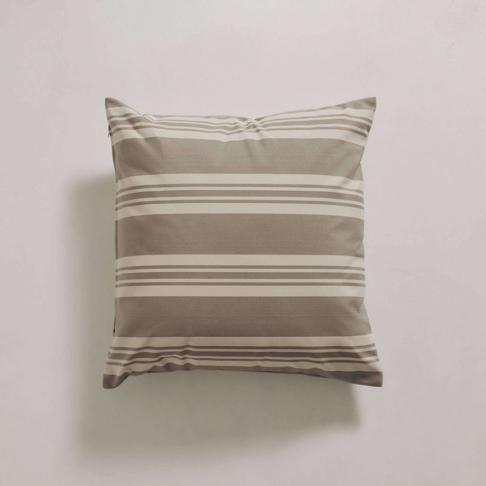 Udendørspude 50x50 - Grå stribet