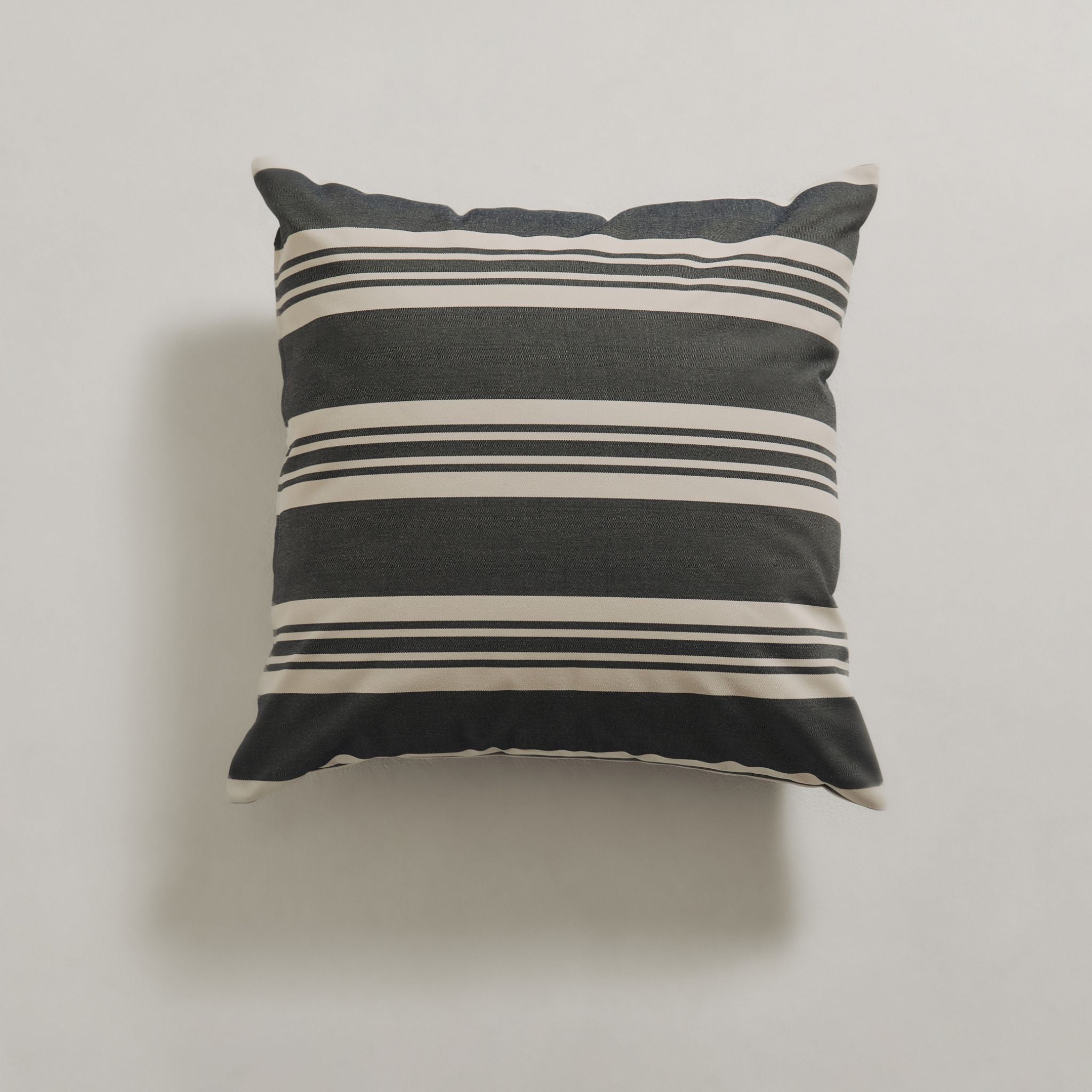 Udendørspude 50x50 - Navy stribet