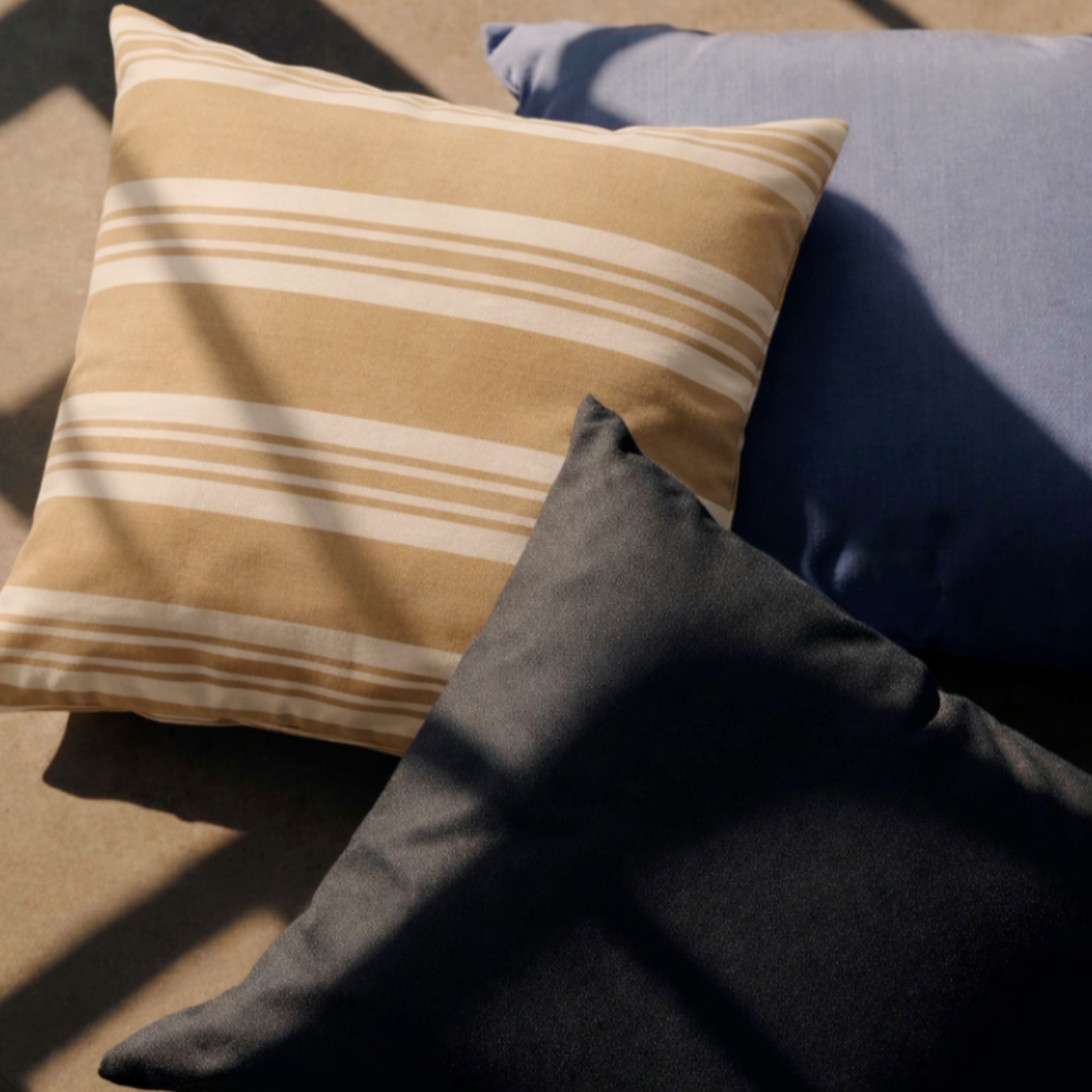 Udendørspude 50x50 - Beige stribet