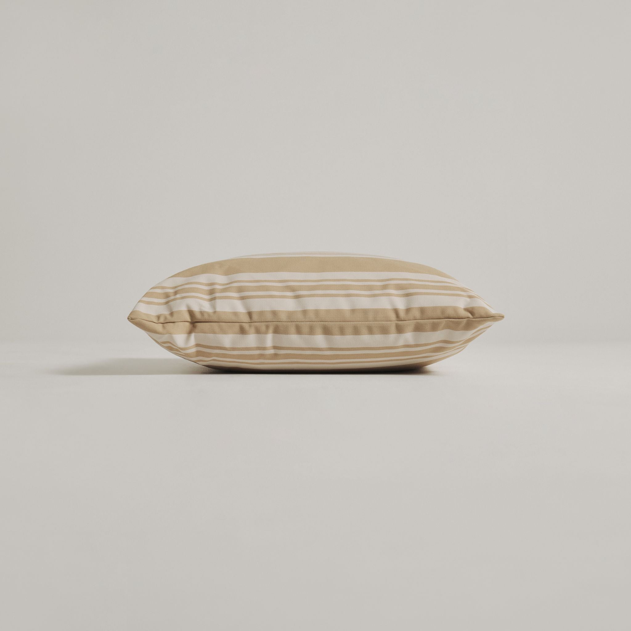 Udendørspude 50x50 - Beige stribet
