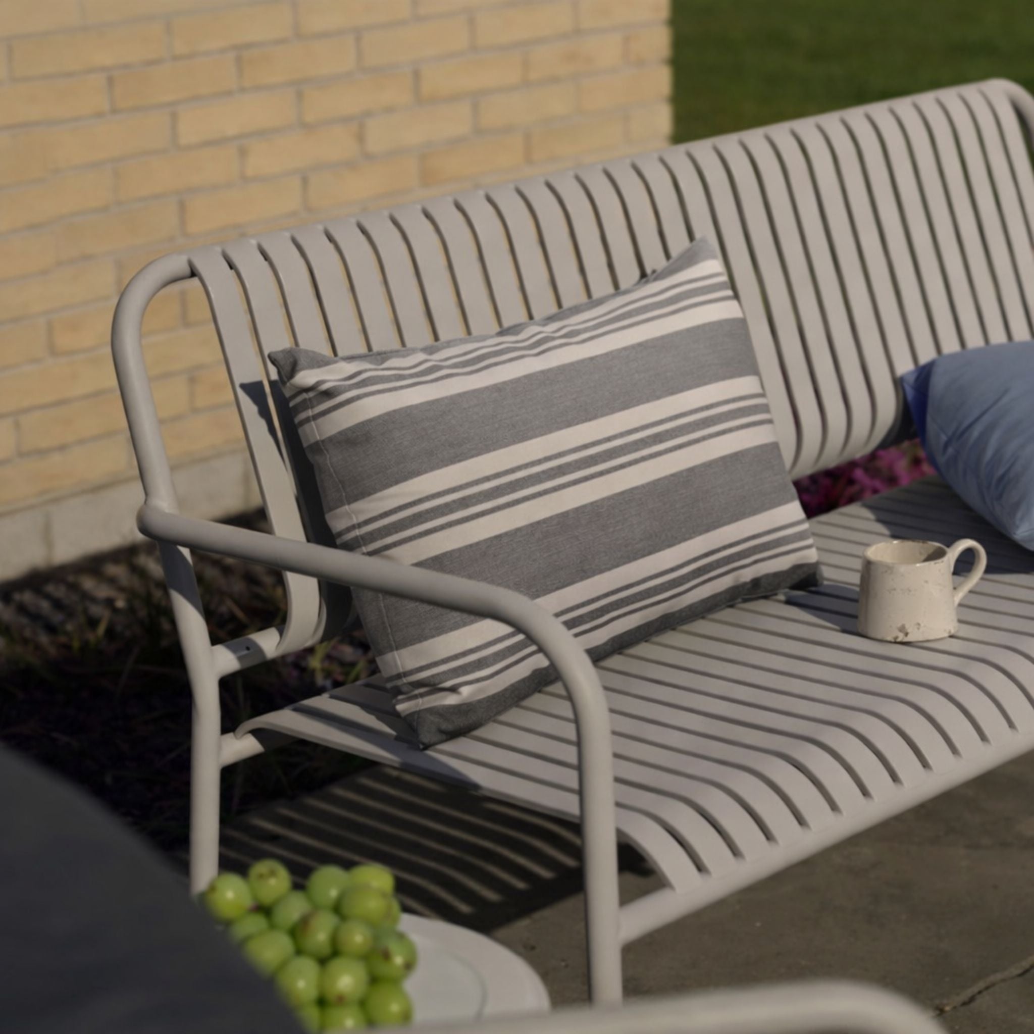 Udendørspude 40x60 - Grå stribet