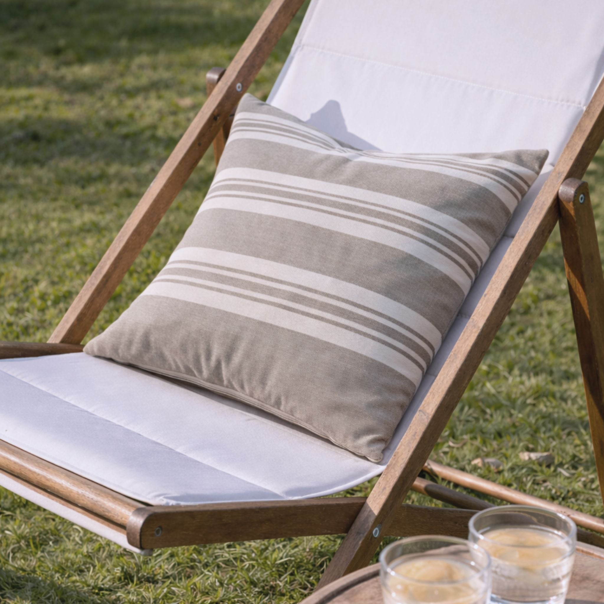 Udendørspude 50x50 - Grå stribet