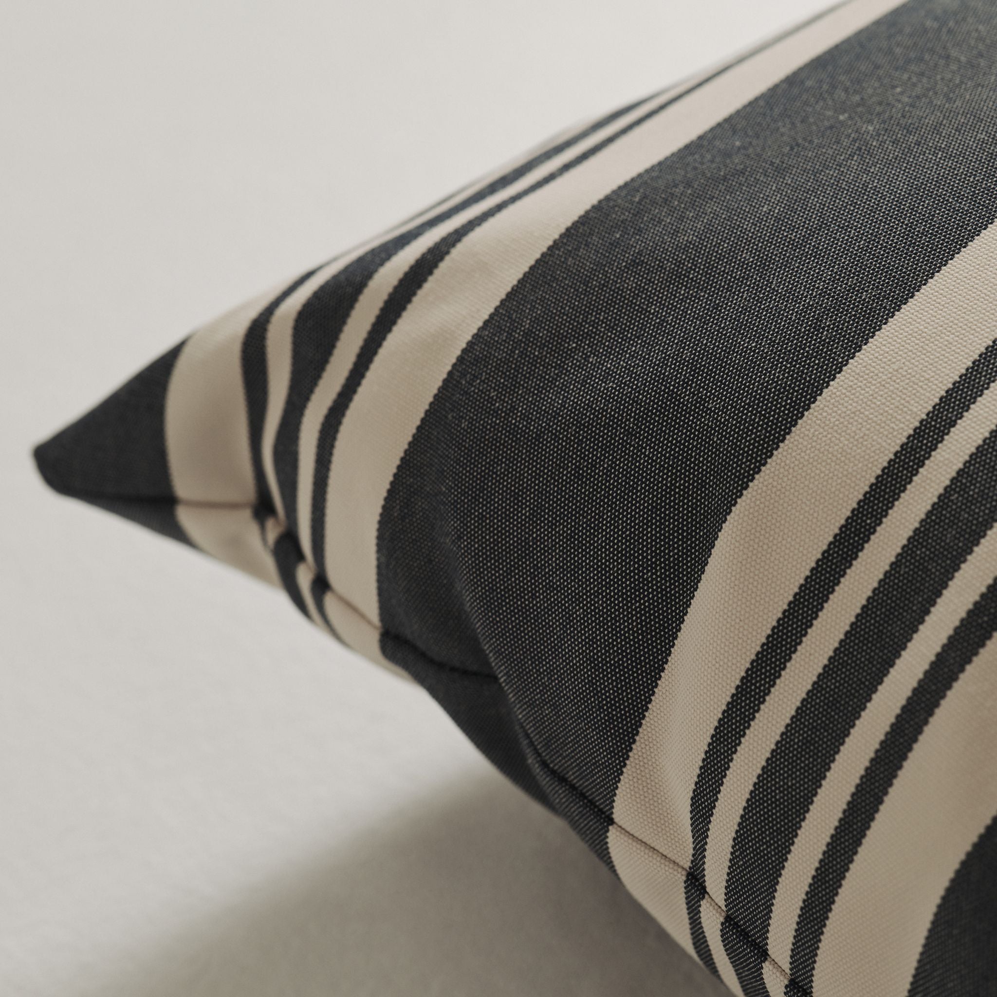 Udendørspude 40x60 - Navy stribet