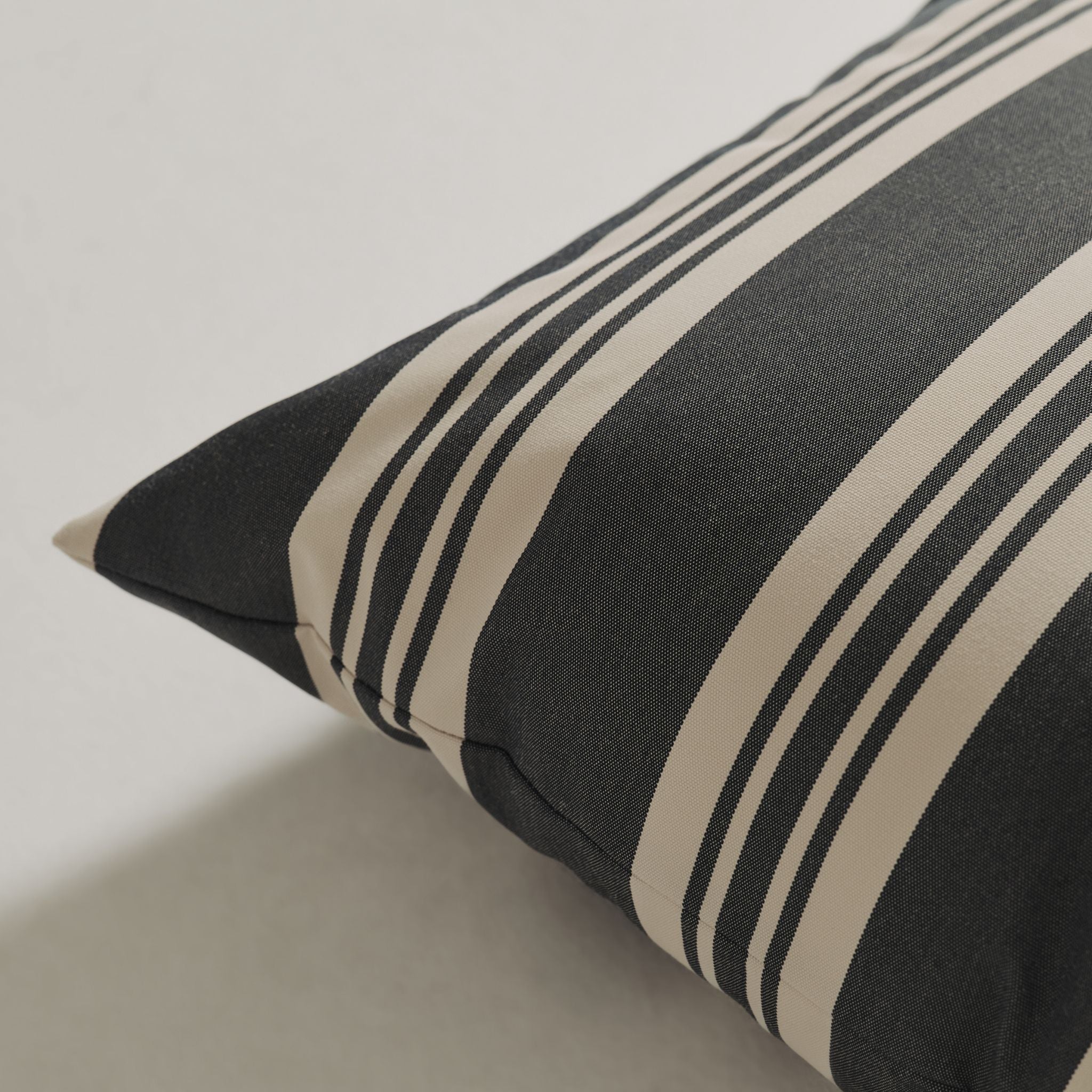 Udendørspude 50x50 - Navy stribet