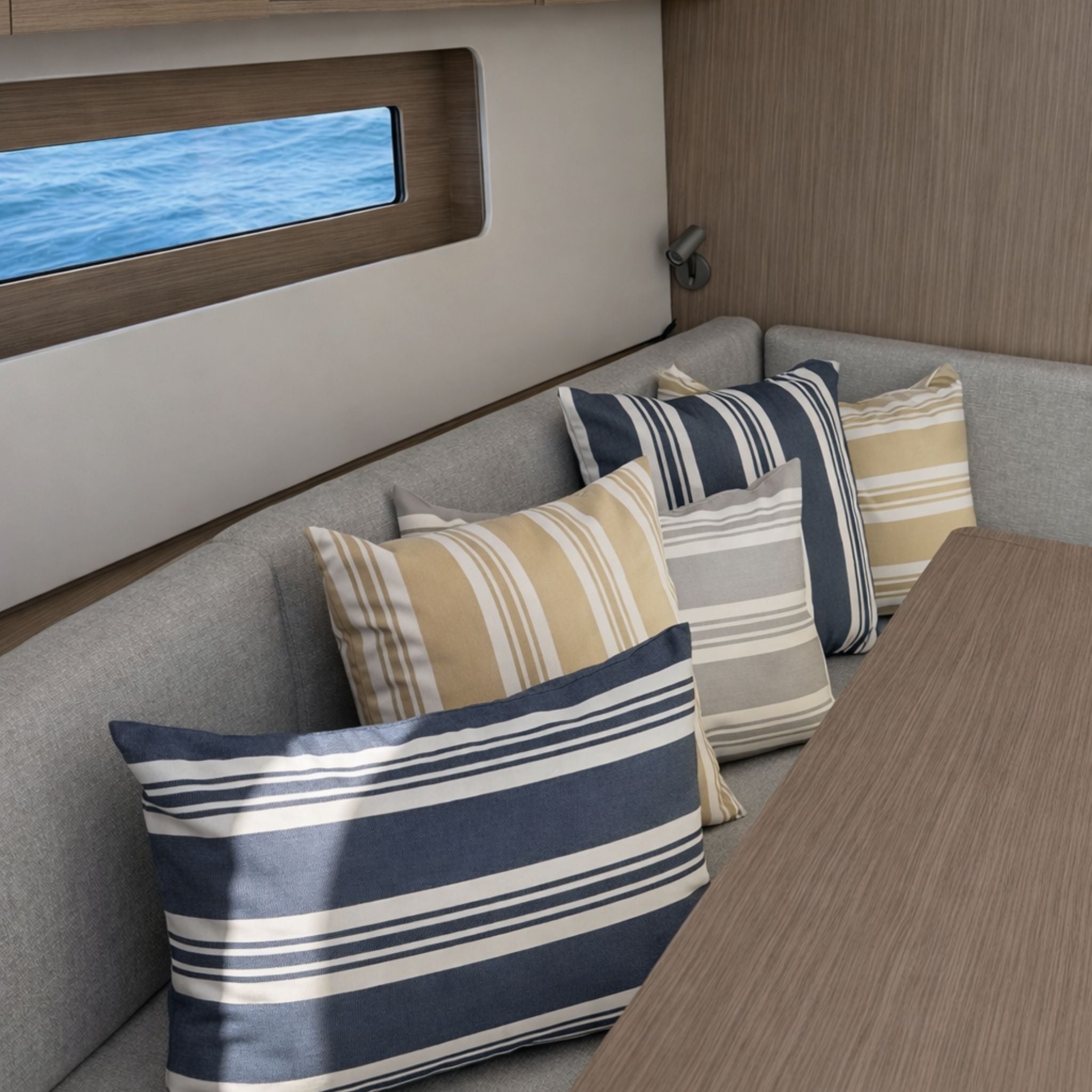 Udendørspude 50x50 - Navy stribet