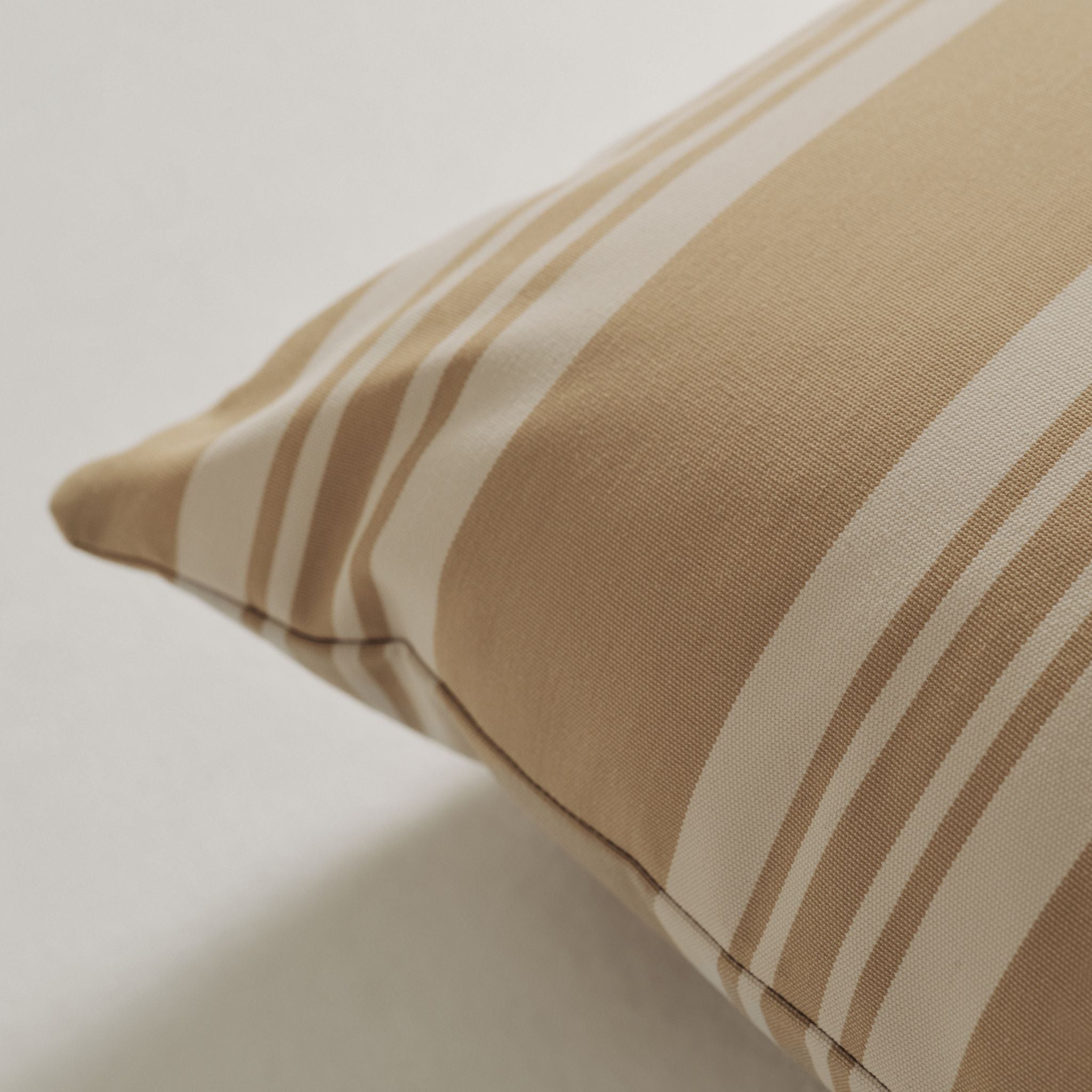Udendørspude 40x60 - Beige stribet